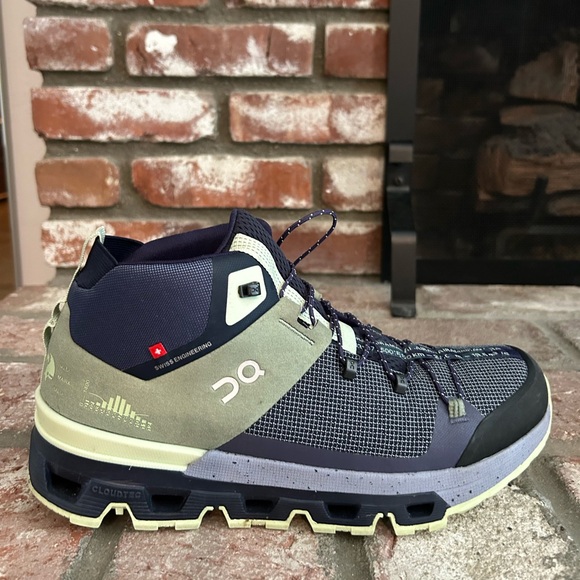 On womens Cloudtrax hiking shoes, size 9.5, preowned,excellent condition - Picture 2 of 9